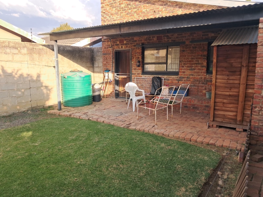 To Let 4 Bedroom Property for Rent in Riebeeckstad Free State